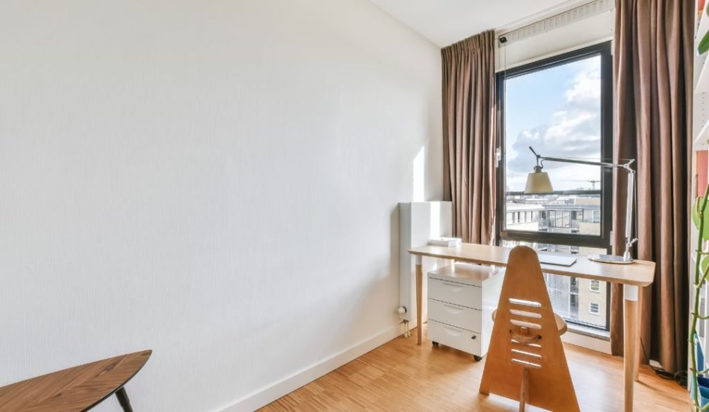 What Types of Curtains Should I Hang in the Study Room