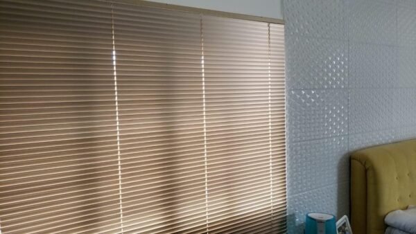 Persiana Horizontal Dourada - 1,70m larg x 1,70m alt -... - Imagem 3
